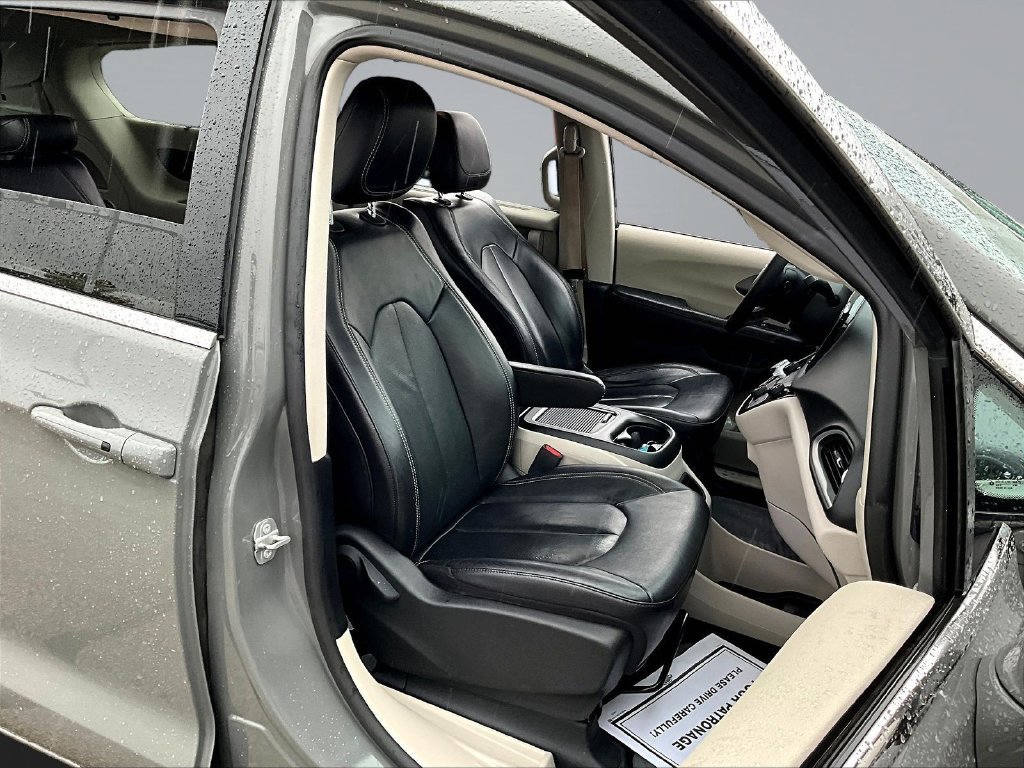 Used 2022 Chrysler Pacifica Touring-L FWD image 31