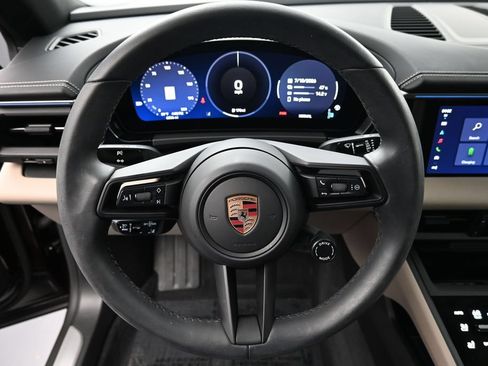 Certified 2025 Porsche Macan 4S Electric AWD/4WD image 19