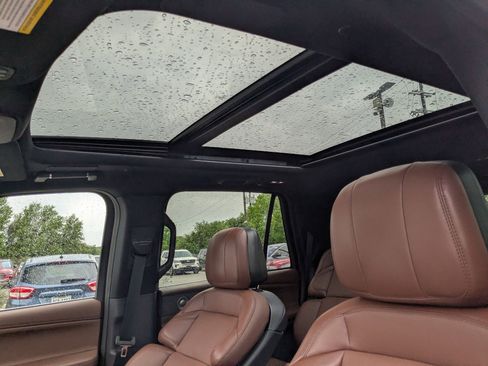 Used 2025 Lincoln Navigator Reserve image 21