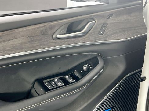 Used 2022 Jeep Grand Cherokee Overland w/ Adv Protech Group III image 18