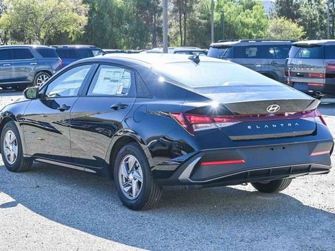 Certified 2026 Hyundai Elantra SE w/ Cargo Package FWD image 7