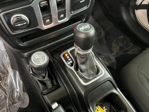 Used 2018 Jeep Wrangler Sport S image 31