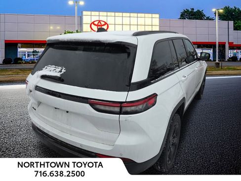 Used 2023 Jeep Grand Cherokee Altitude image 6