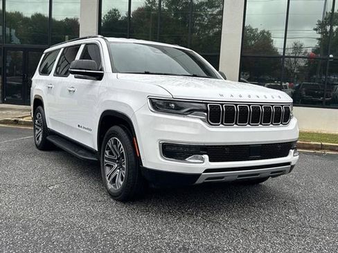 Used 2023 Jeep Wagoneer L Series II image 3