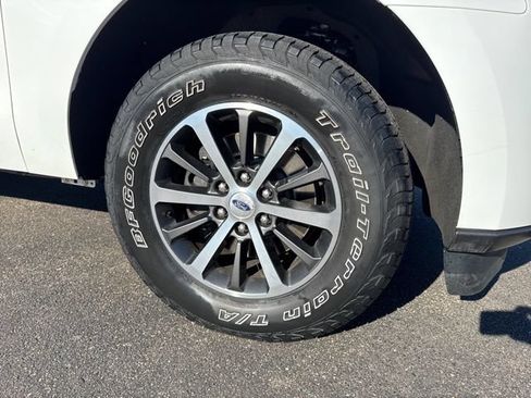 Used 2019 Ford Expedition XLT w/ Equipment Group 201A AWD/4WD image 12