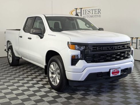 Used 2023 Chevrolet Silverado 1500 Custom RWD image 2