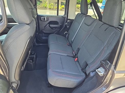 Used 2026 Jeep Wrangler Unlimited Rubicon AWD/4WD image 40