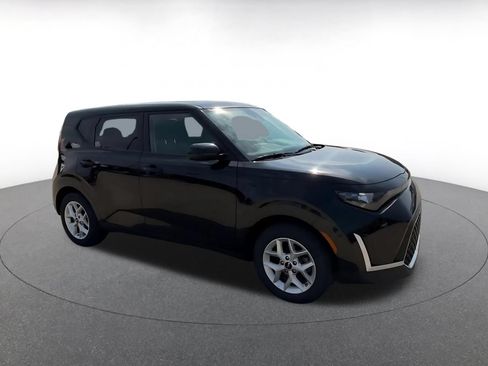 Used 2025 Kia Soul LX w/ LX Technology Package FWD image 2