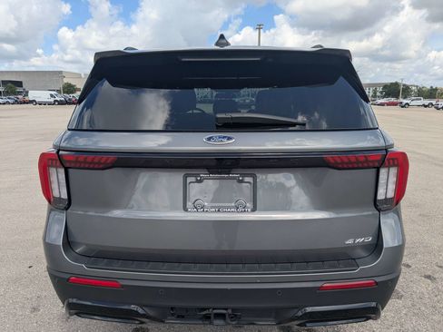 Used 2025 Ford Explorer ST-Line w/ ST-Line Street Pack AWD/4WD image 6