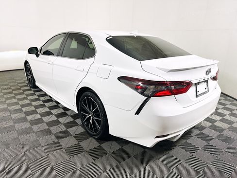 Used 2024 Toyota Camry SE w/ Convenience Package image 5