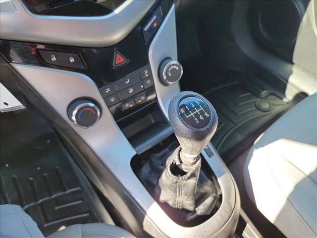 Used 2012 Chevrolet Cruze LT FWD image 12