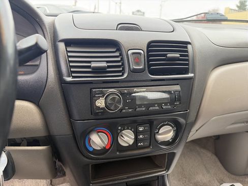 Used 2002 Nissan Sentra SE-R image 22