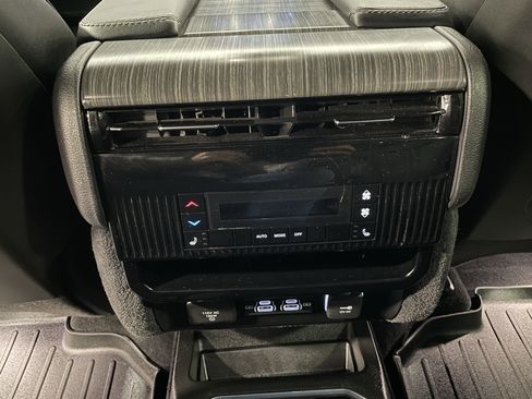 Used 2023 Jeep Wagoneer Series III w/ Preferred Equipment Group image 20