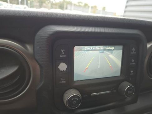 Used 2018 Jeep Wrangler Unlimited Sport image 13