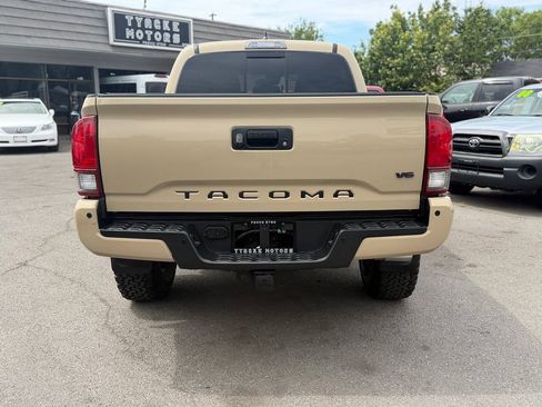 Used 2018 Toyota Tacoma TRD Off-Road w/ Technology Package AWD/4WD image 7
