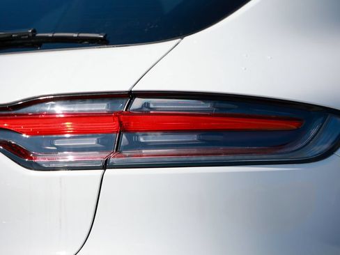 Used 2026 Porsche Macan AWD/4WD image 15