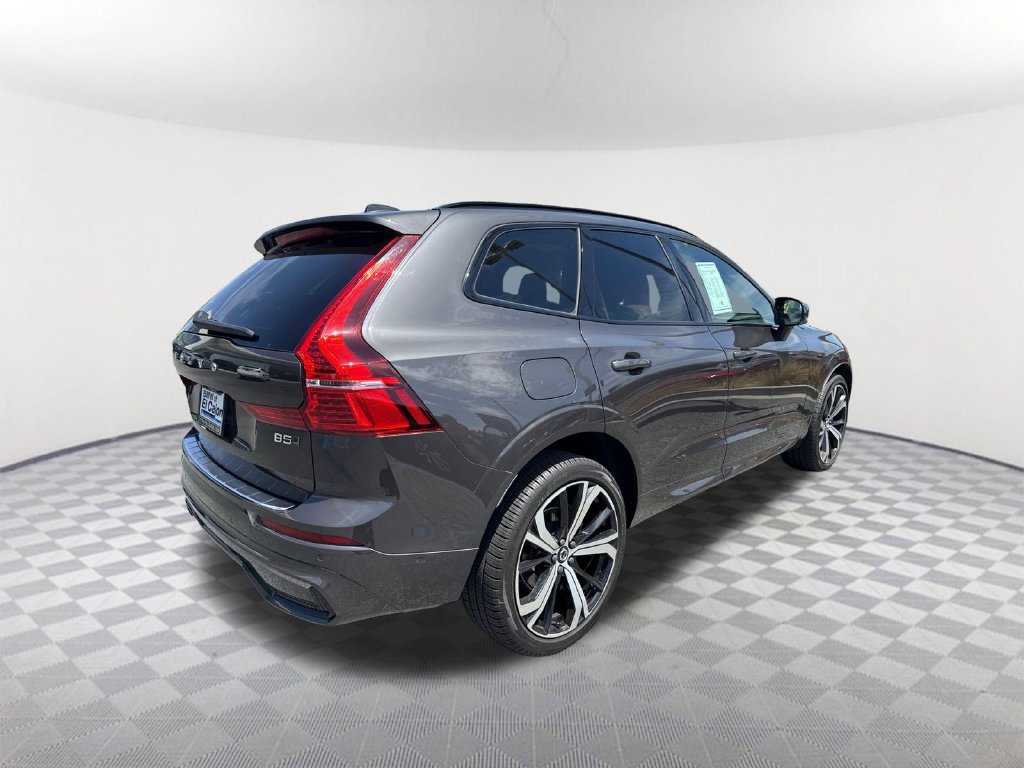 Used 2023 Volvo XC60 B5 Ultimate w/ Climate Package AWD/4WD image 4