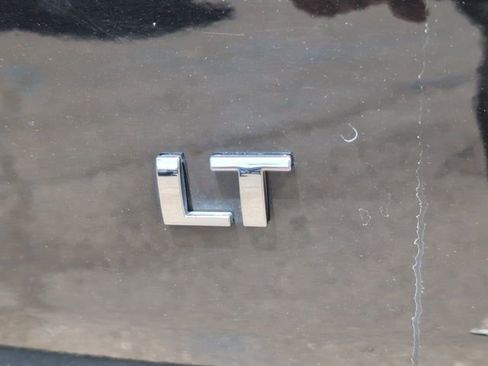 Certified 2021 Chevrolet Traverse LT FWD image 30
