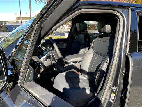 New 2025 Land Rover Range Rover Sport Dynamic SE image 11