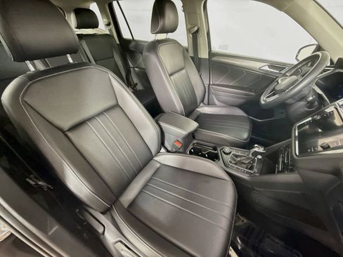 Used 2022 Volkswagen Tiguan SE w/ Panoramic Sunroof Package AWD/4WD image 26