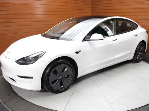 Used 2023 Tesla Model 3 Standard Range RWD image 5