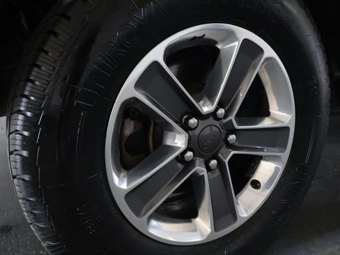 Used 2020 Jeep Wrangler Unlimited Sahara w/ Uconnect 4C Nav & Sound Group AWD/4WD image 35