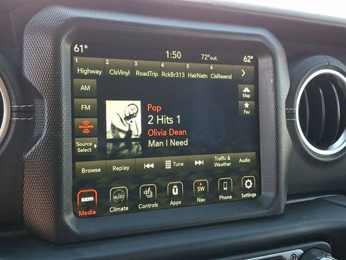 Used 2022 Jeep Wrangler Unlimited Sahara w/ LED Lighting Group AWD/4WD image 18