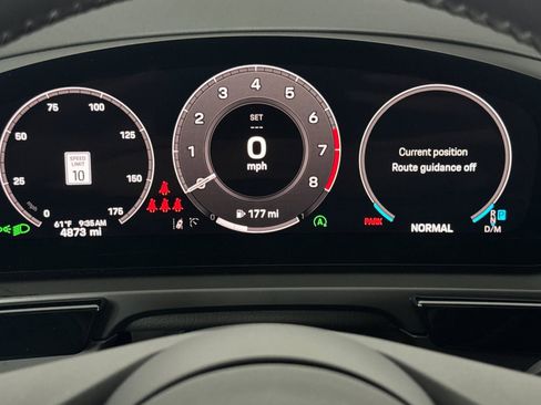 Certified 2025 Porsche Cayenne Coupe image 31