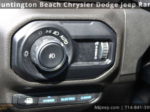 Used 2023 Jeep Wrangler Unlimited image 14