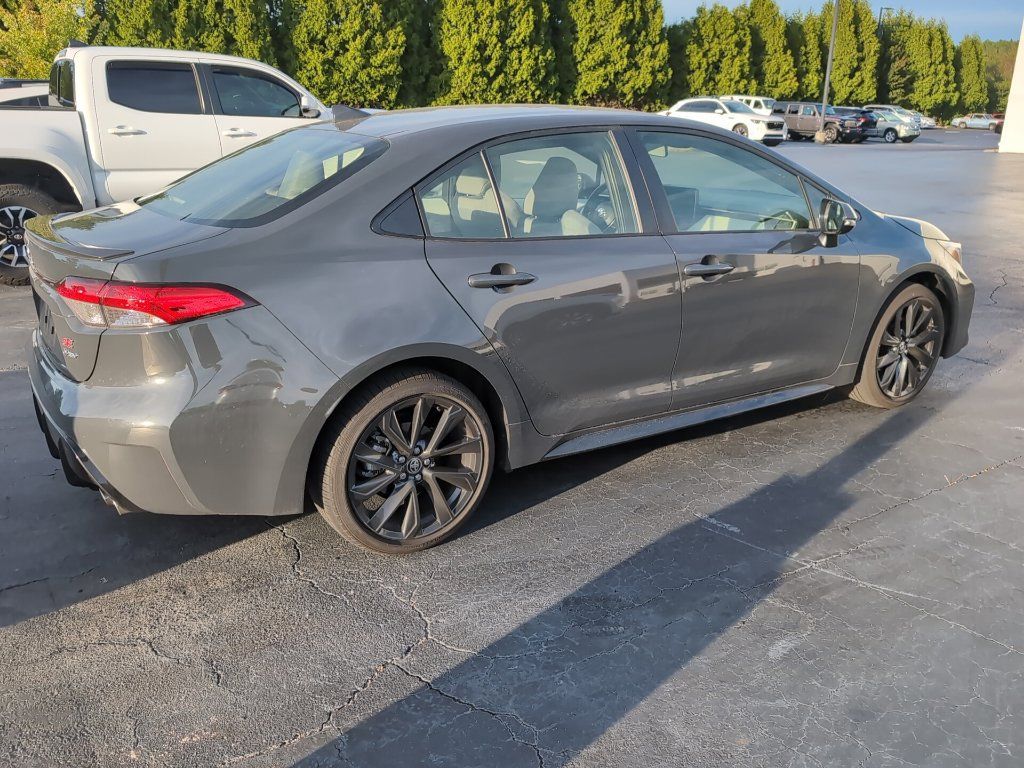 Used 2026 Toyota Corolla SE FWD image 5