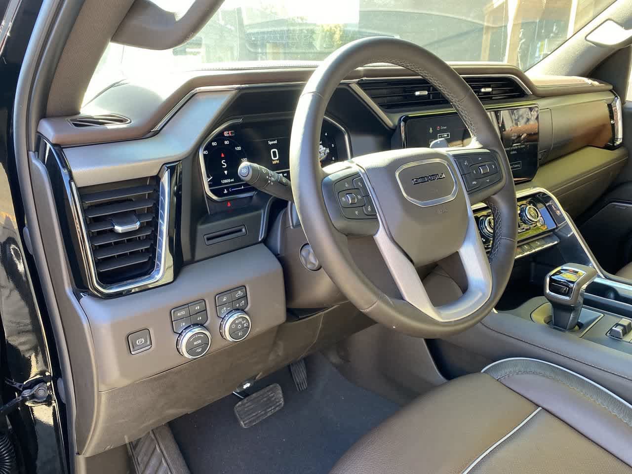 Used 2025 GMC Sierra 1500 Denali w/ Denali Carbonpro Edition AWD/4WD image 2