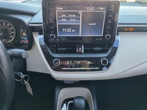 Used 2021 Toyota Corolla LE image 12