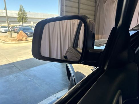 Used 2018 Jeep Grand Cherokee Altitude AWD/4WD image 19