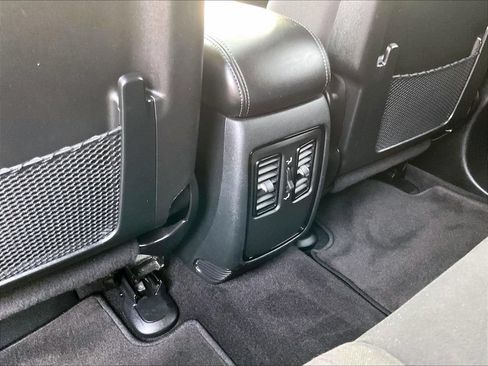 Used 2022 Dodge Durango SXT w/ Blacktop Package AWD/4WD image 28