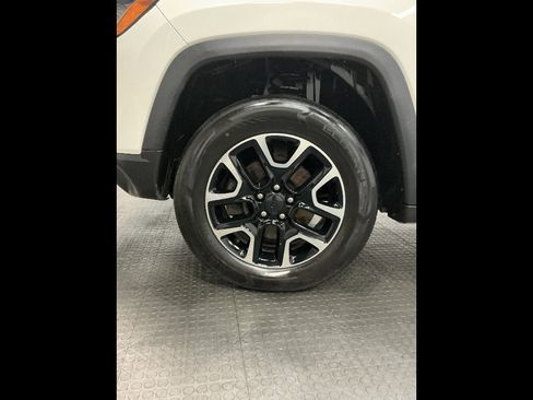 Used 2019 Jeep Compass Trailhawk w/ Cold Weather Group AWD/4WD image 35
