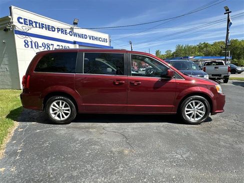 Used 2019 Dodge Grand Caravan SXT FWD image 2