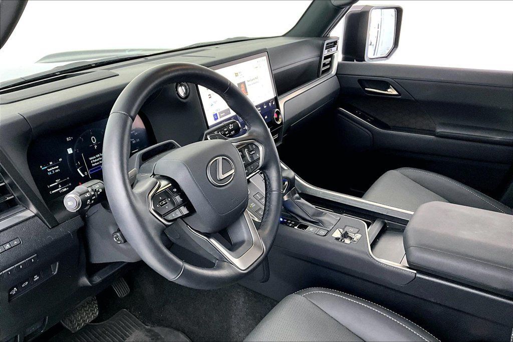 Used 2024 Lexus GX 550 w/ Accessory Package (Z1) AWD/4WD image 12