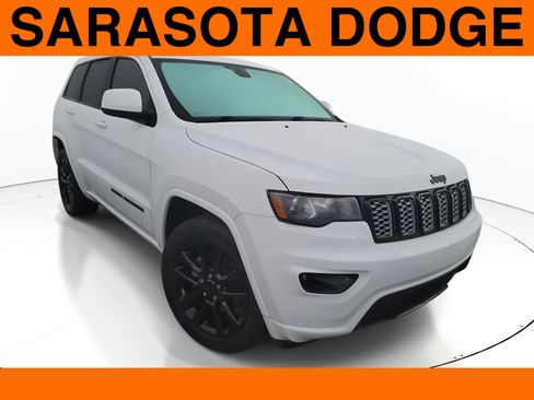 Used 2018 Jeep Grand Cherokee Altitude image 1