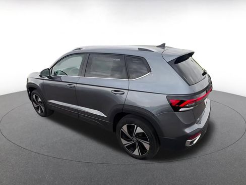 Used 2025 Volkswagen Taos SE image 10