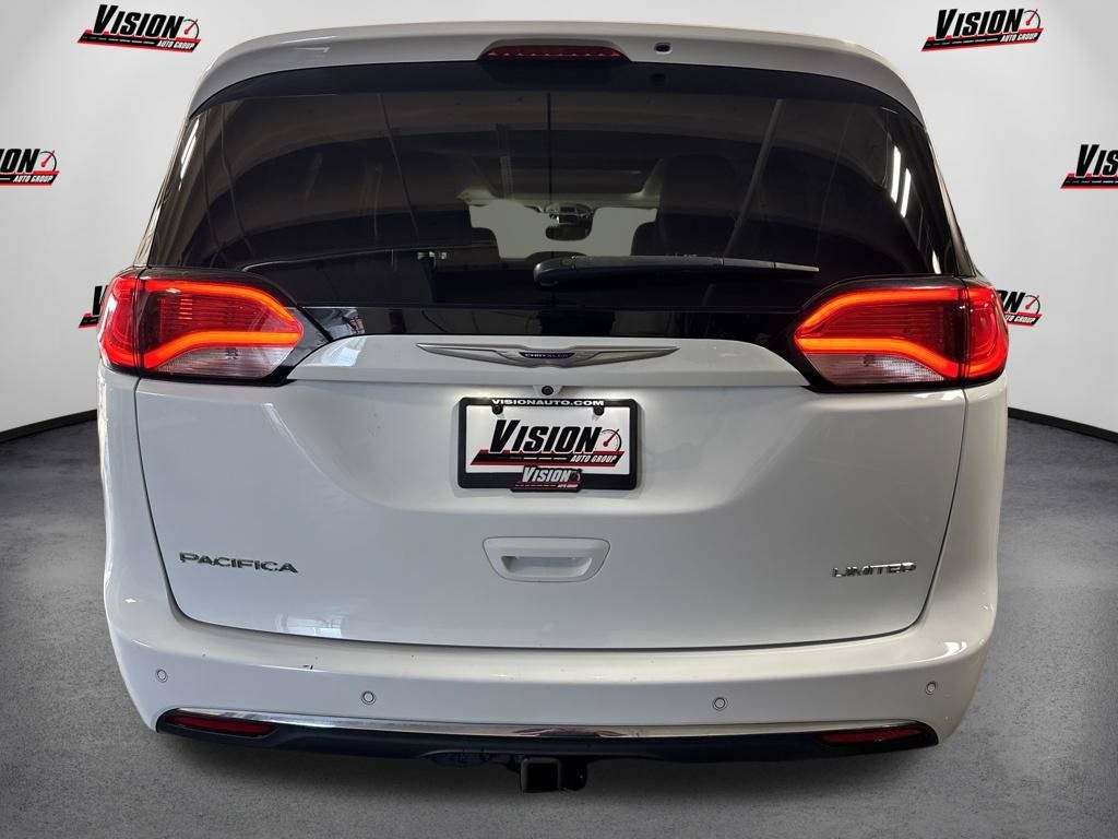 Used 2019 Chrysler Pacifica Limited FWD image 4