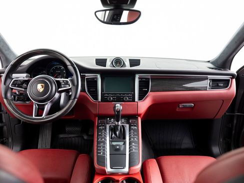 Used 2016 Porsche Macan Turbo image 30