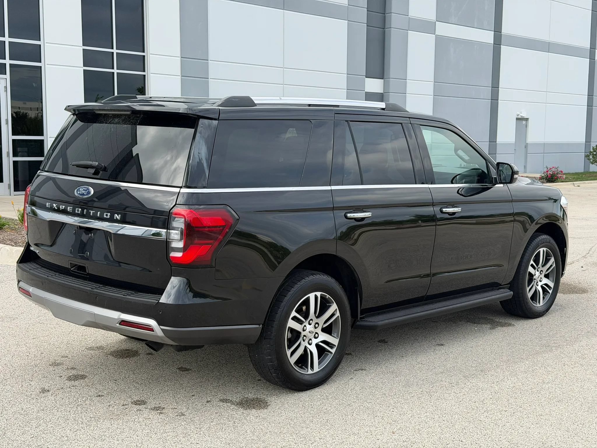 Used 2024 Ford Expedition Limited RWD image 5