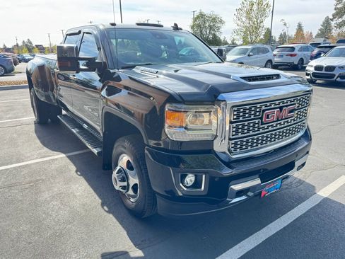 Used 2019 GMC Sierra 3500 Denali AWD/4WD image 7