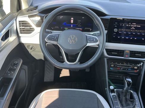 Used 2025 Volkswagen Taos SE image 17