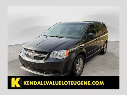 Used 2017 Dodge Grand Caravan w/ UConnect Hands-Free Group