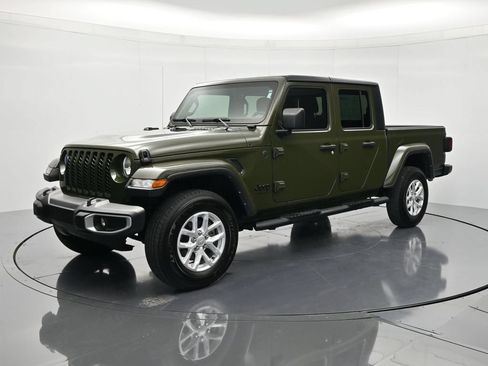 Used 2023 Jeep Gladiator Sport AWD/4WD image 1