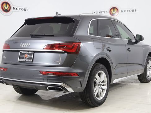 Used 2024 Audi Q5 2.0T Premium w/ Convenience Package image 3