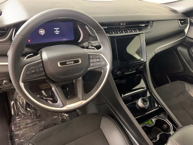 Used 2023 Jeep Grand Cherokee Altitude AWD/4WD image 18
