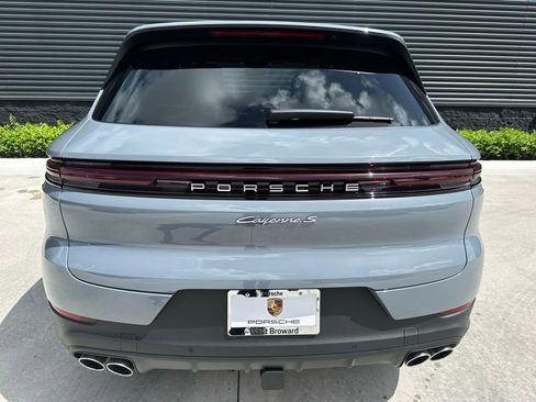 Used 2025 Porsche Cayenne S image 11