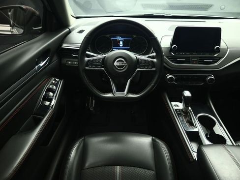 Used 2023 Nissan Altima 2.5 SR FWD image 5